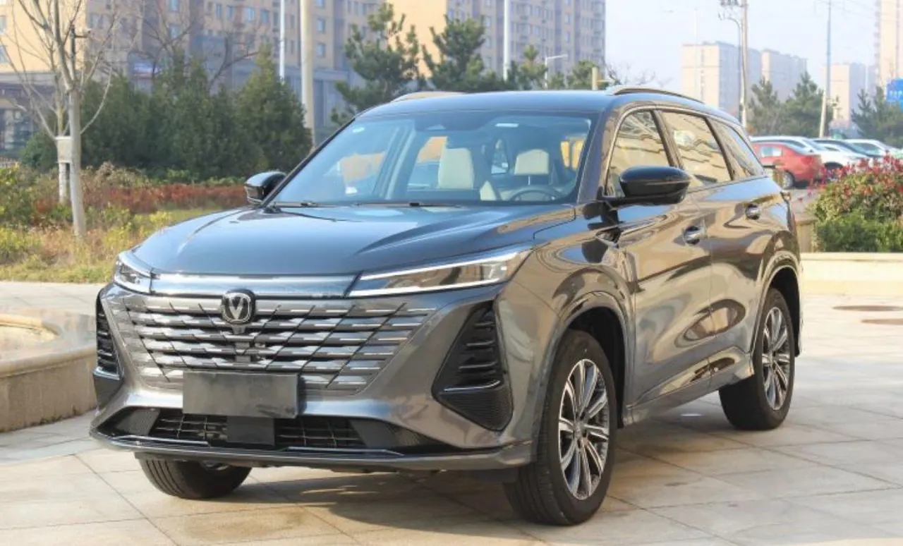 ChangAn 2026 CS75 PLUS 1.5T Smart Champion Edition New Blue Whale Smart Navigation Automatic Gear - View 1