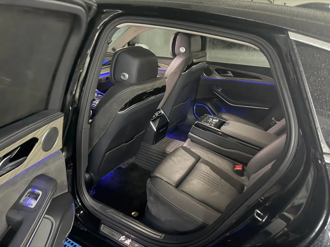 HongQi 2020 H9 48V 2.0T Zhilian Qi Chang Edition Automatic Gear 3