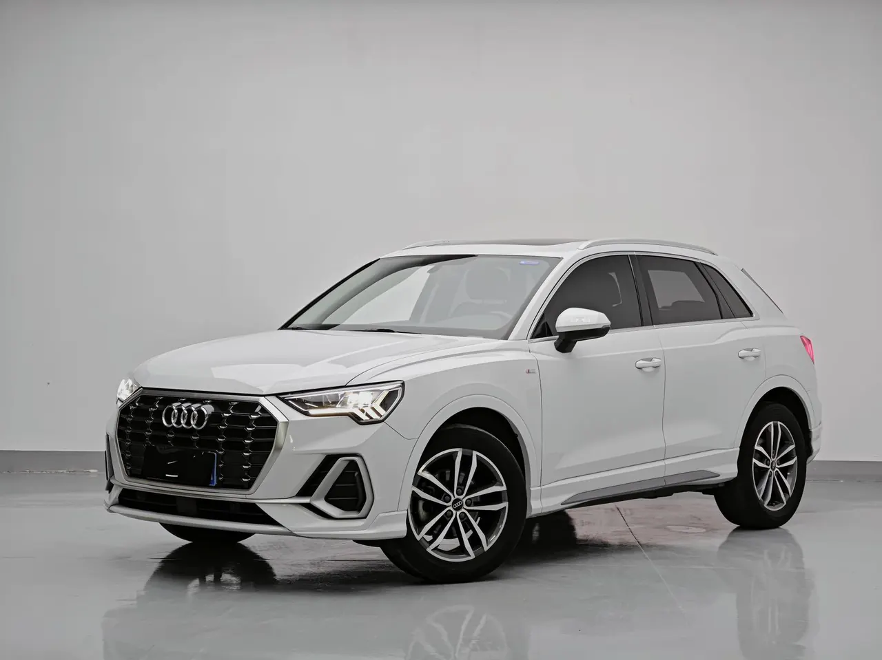 Audi 2022 Q3 1.4TFSI 35TFSI Aggressive Dynamic Automatic - View 1