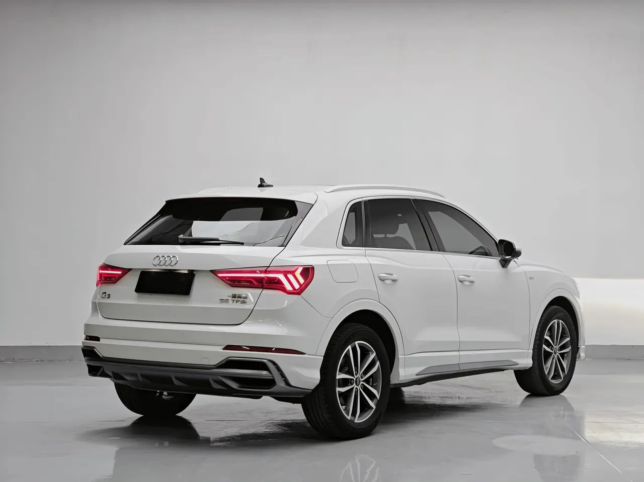 Audi 2022 Q3 1.4TFSI 35TFSI Aggressive Dynamic Automatic 5
