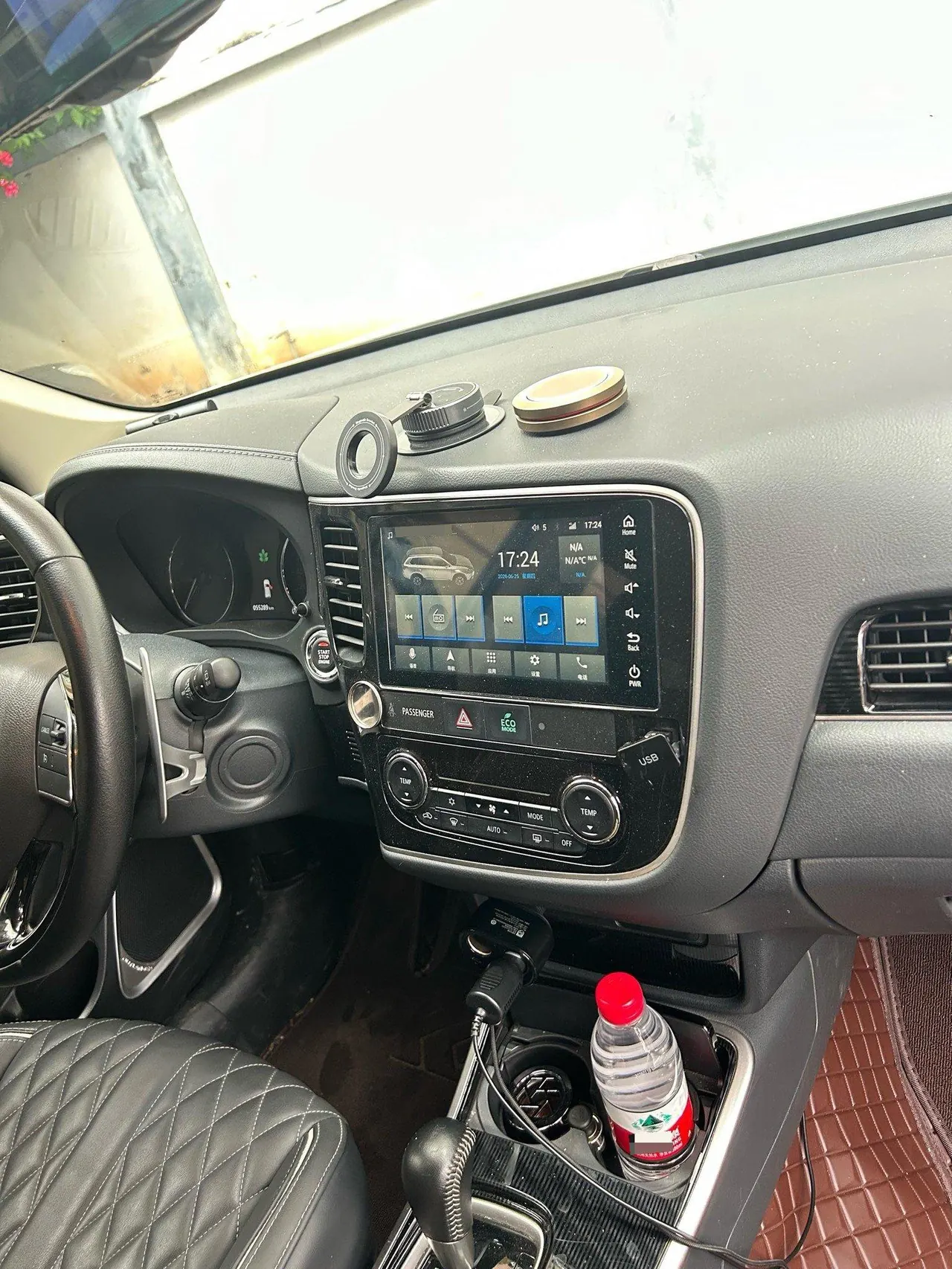 Mitsubishi 2021 Outlander 2.4 stepless four-wheel drive version 7-seat automatic gear 11