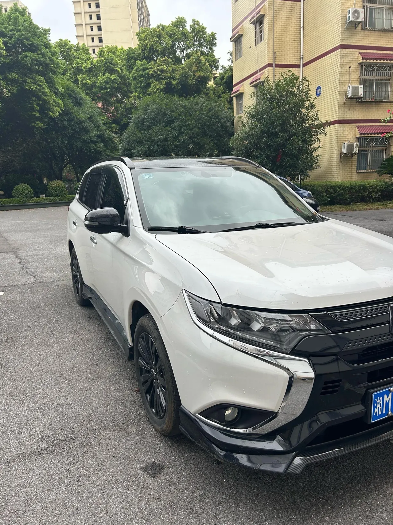 Mitsubishi 2021 Outlander 2.4 stepless four-wheel drive version 7-seat automatic gear 2
