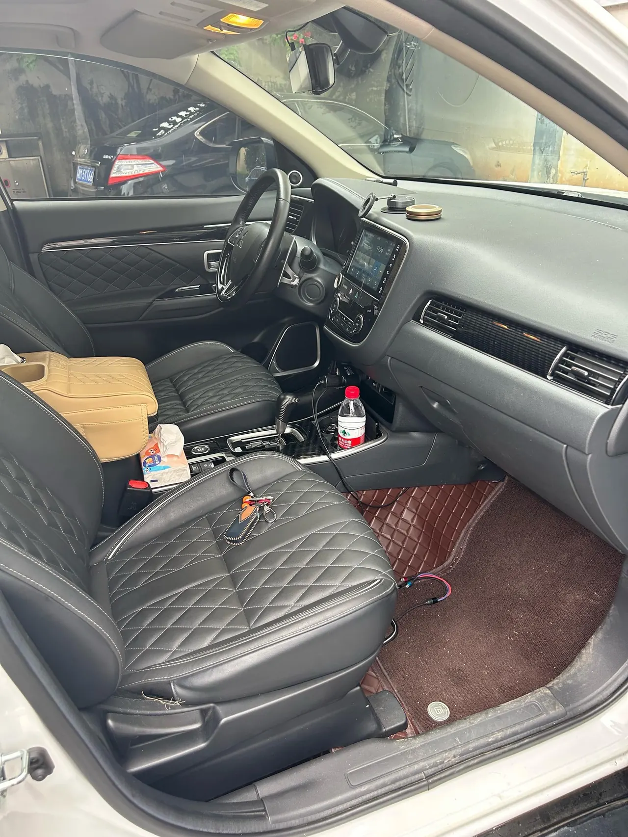 Mitsubishi 2021 Outlander 2.4 stepless four-wheel drive version 7-seat automatic gear 3