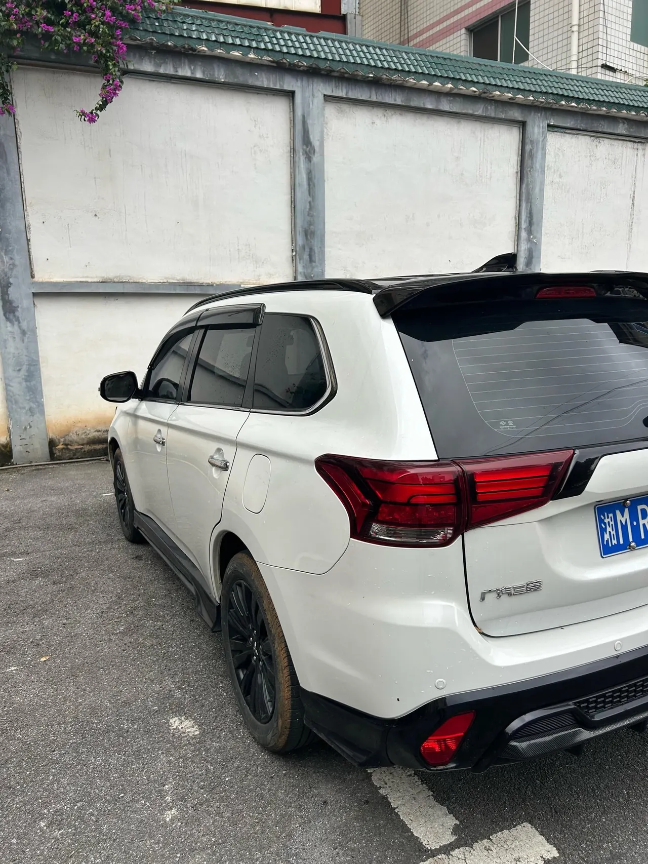 Mitsubishi 2021 Outlander 2.4 stepless four-wheel drive version 7-seat automatic gear 7