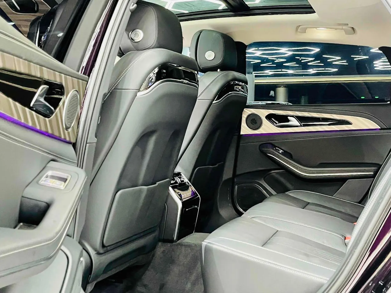 HongQi 2020 H9 48V 2.0T Zhilian Flag Edition Automatic Gear 4