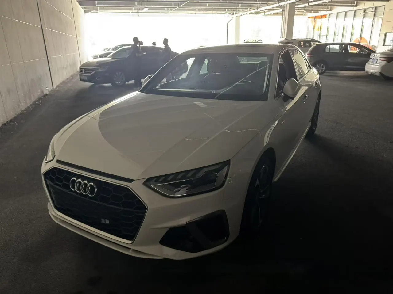 打开图片灯箱：Audi 2022 A4L 2.0TFSI 40TFSI Fashion Dynamic Automatic