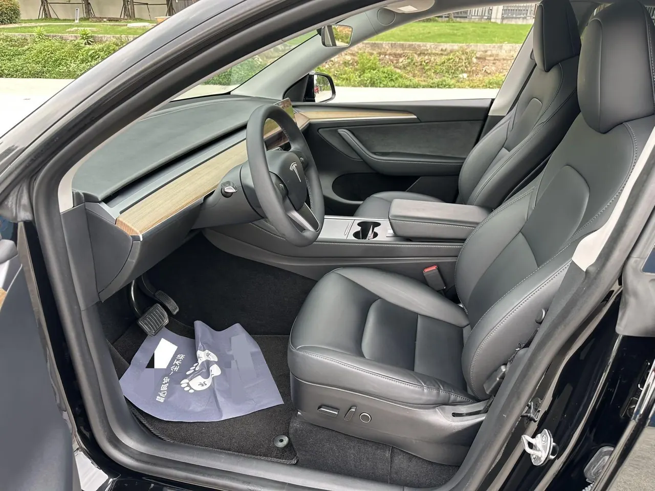 Tesla 2022 Model Y rear-wheel drive version (facelift) automatic gear 4