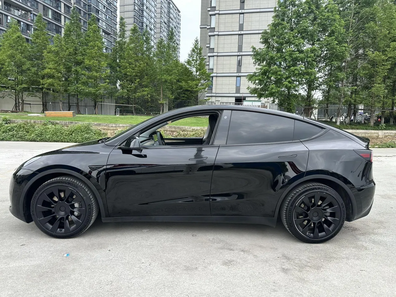 Tesla 2022 Model Y rear-wheel drive version (facelift) automatic gear 8