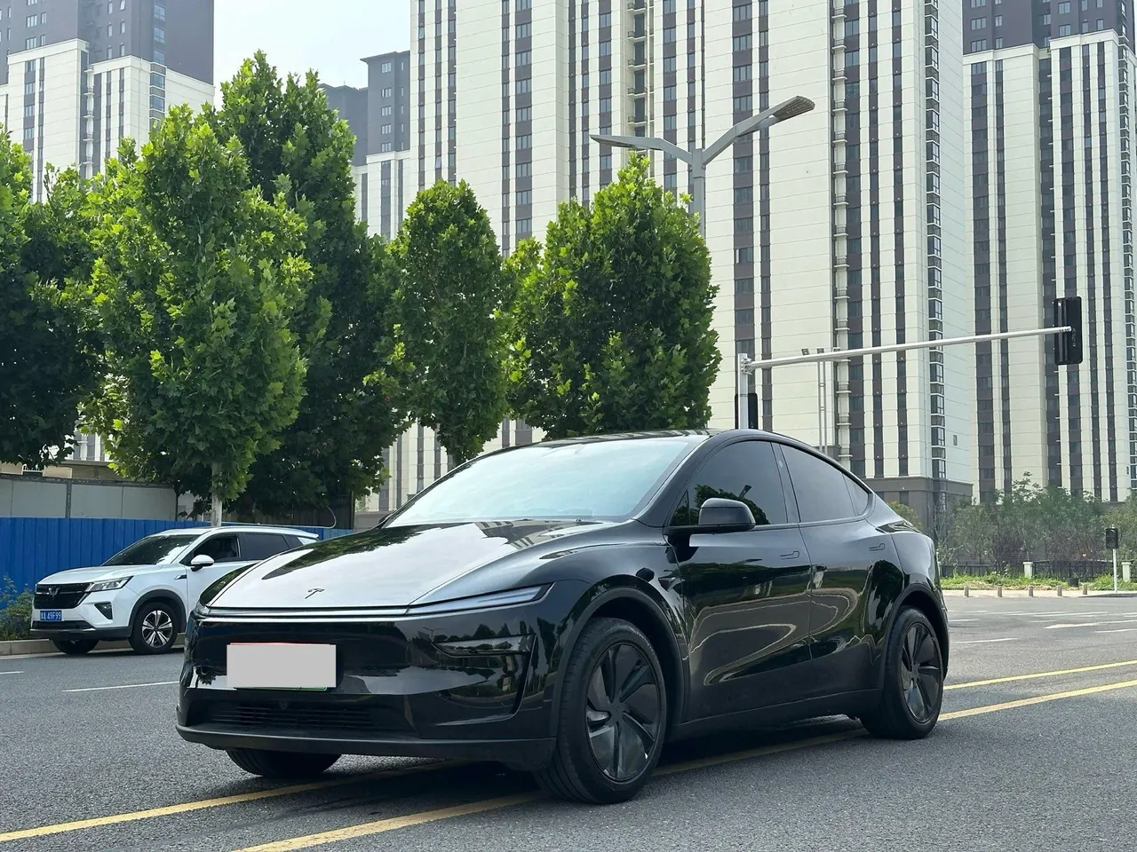 Tesla 2026 Model Y Rear-Wheel-Drive Automatic - View 1