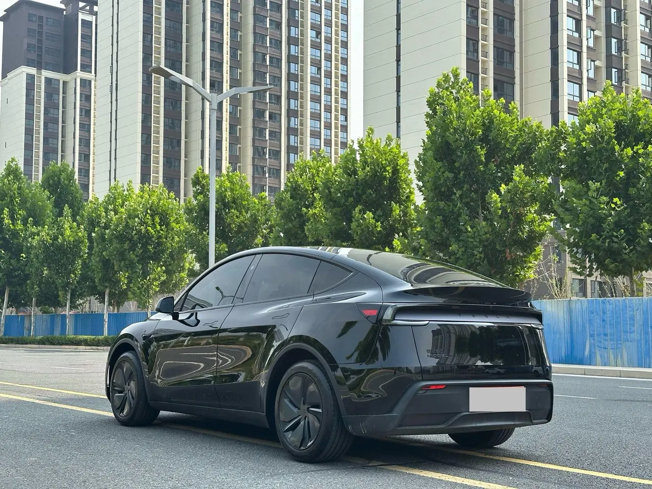 Tesla 2026 Model Y Rear-Wheel-Drive Automatic 4