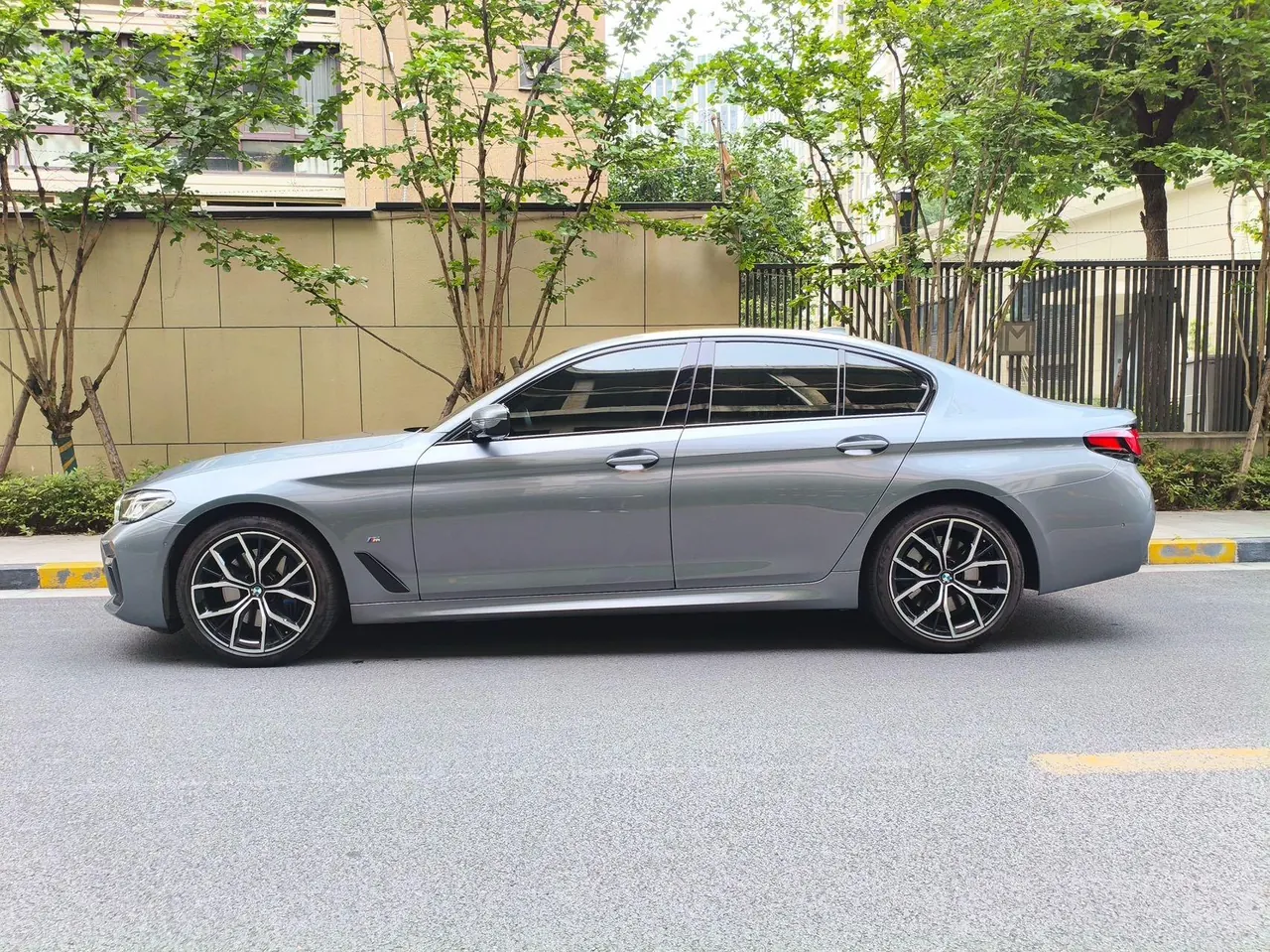 BMW 5 Series (Imported) 2022 530i 2.0T M Sports Suit (Modified 2) Automatic Gear 3