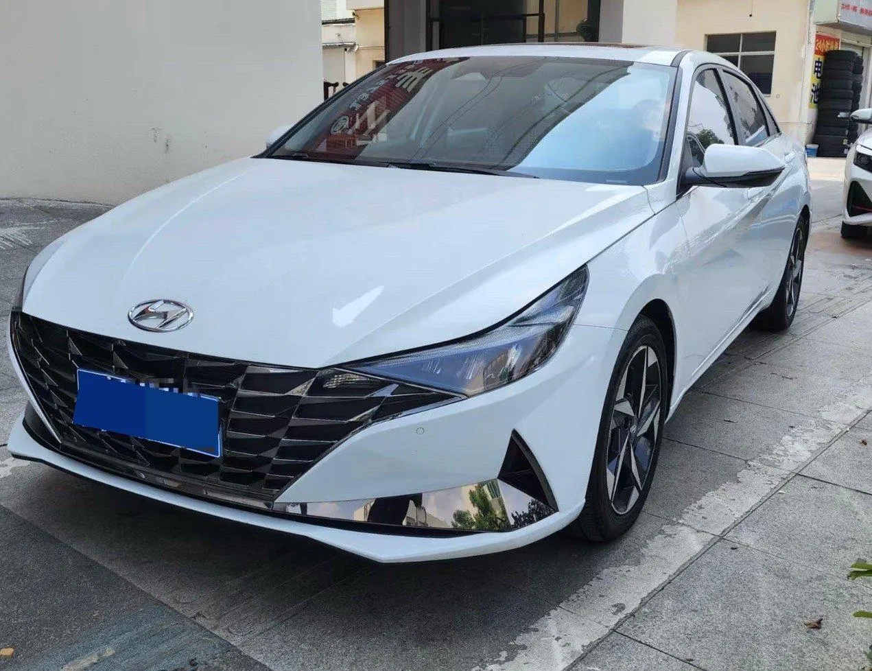 Hyundai 2022 Elantra -3-compartment 1.5 stepless LUX premium automatic gear - View 1