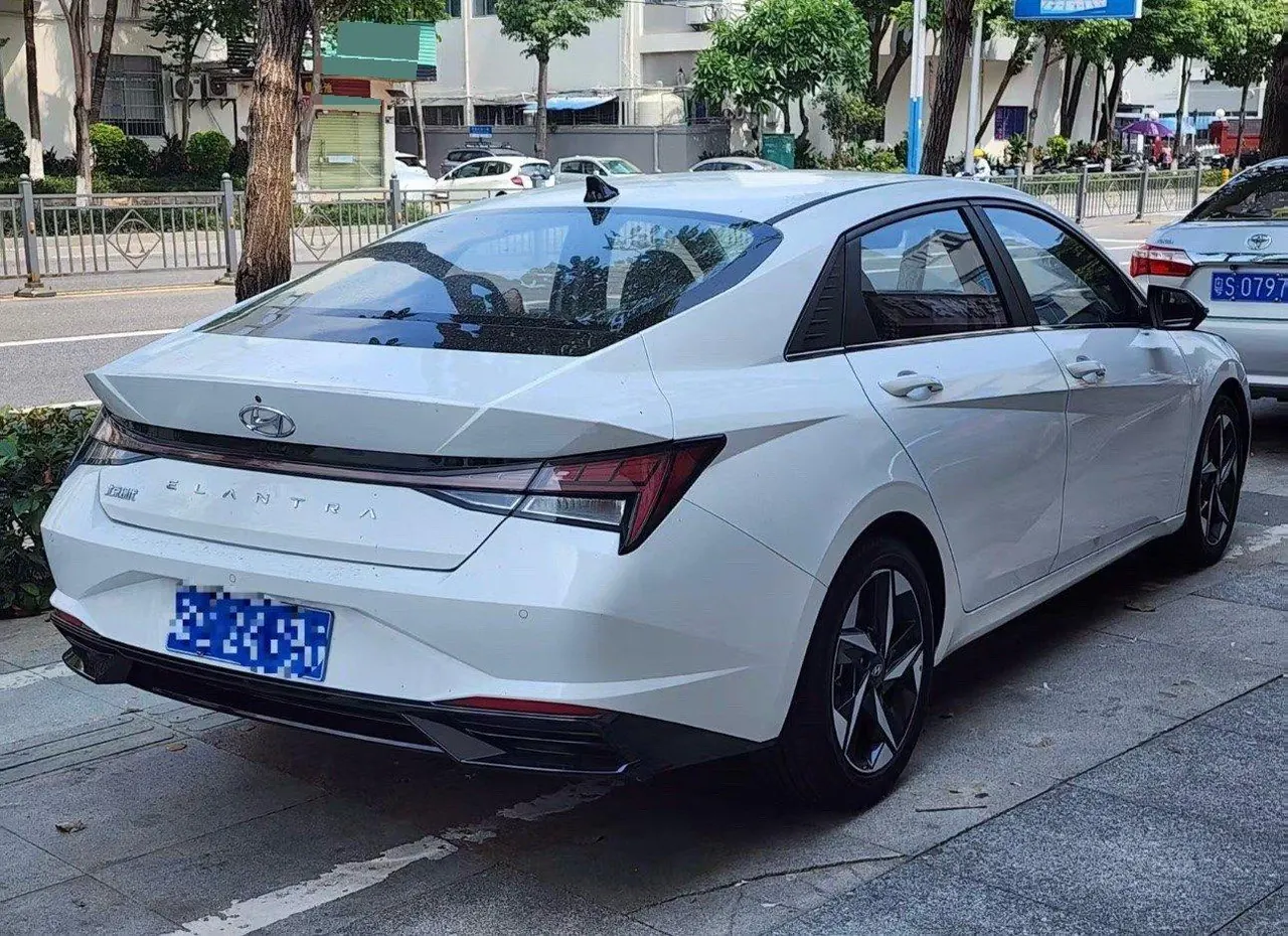 Hyundai 2022 Elantra -3-compartment 1.5 stepless LUX premium automatic gear 2