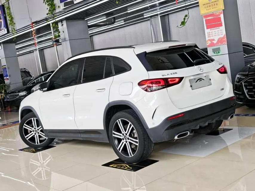 Mercedes Benz 2022 GLA 220 4MATIC 2.0T automatic gear 3