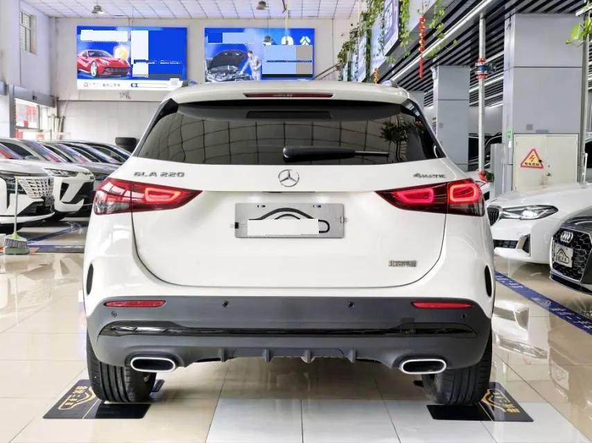 Mercedes Benz 2022 GLA 220 4MATIC 2.0T automatic gear 4