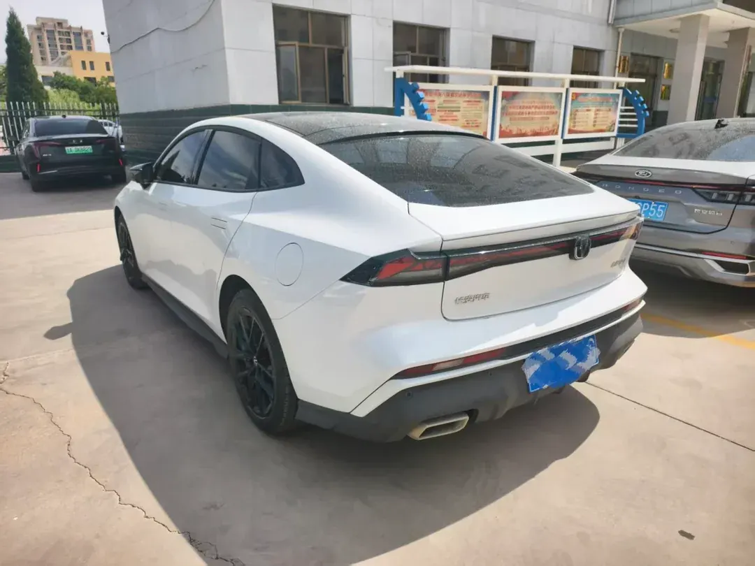 ChangAn 2025 UNI-V 1.5T honorable automatic gear 2