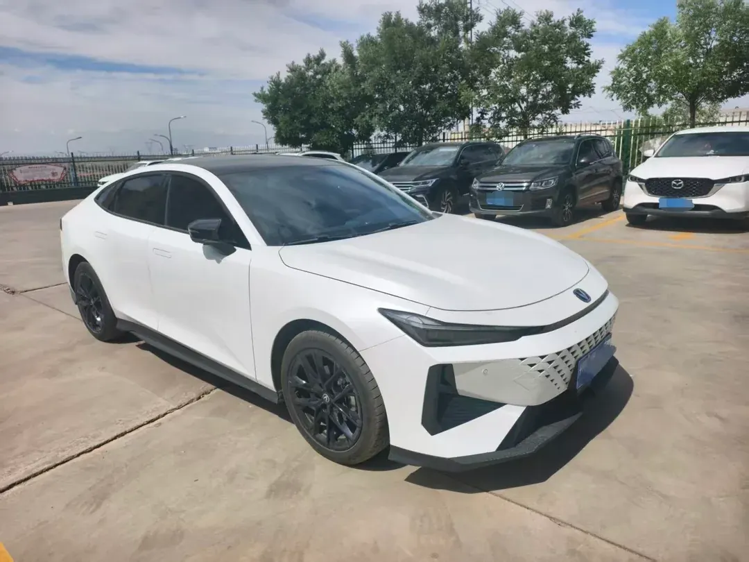 ChangAn 2025 UNI-V 1.5T honorable automatic gear 4