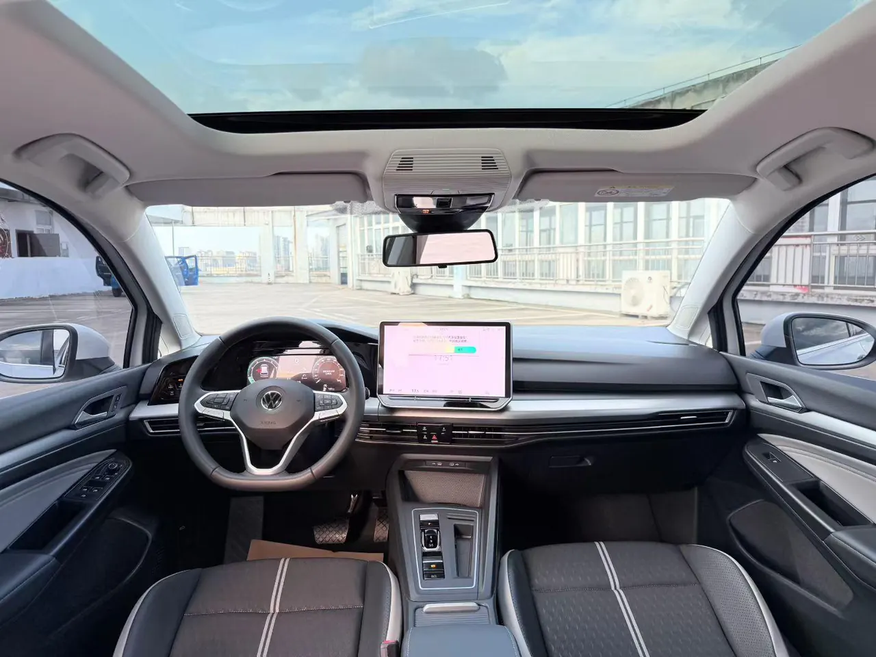 Volkswagen 2025 Golf 8 PRO 1.5TSI 300TSI Automatic 7