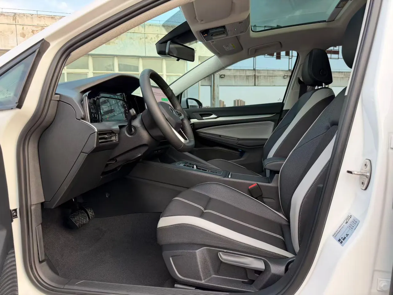 Volkswagen 2025 Golf 8 PRO 1.5TSI 300TSI Automatic 8
