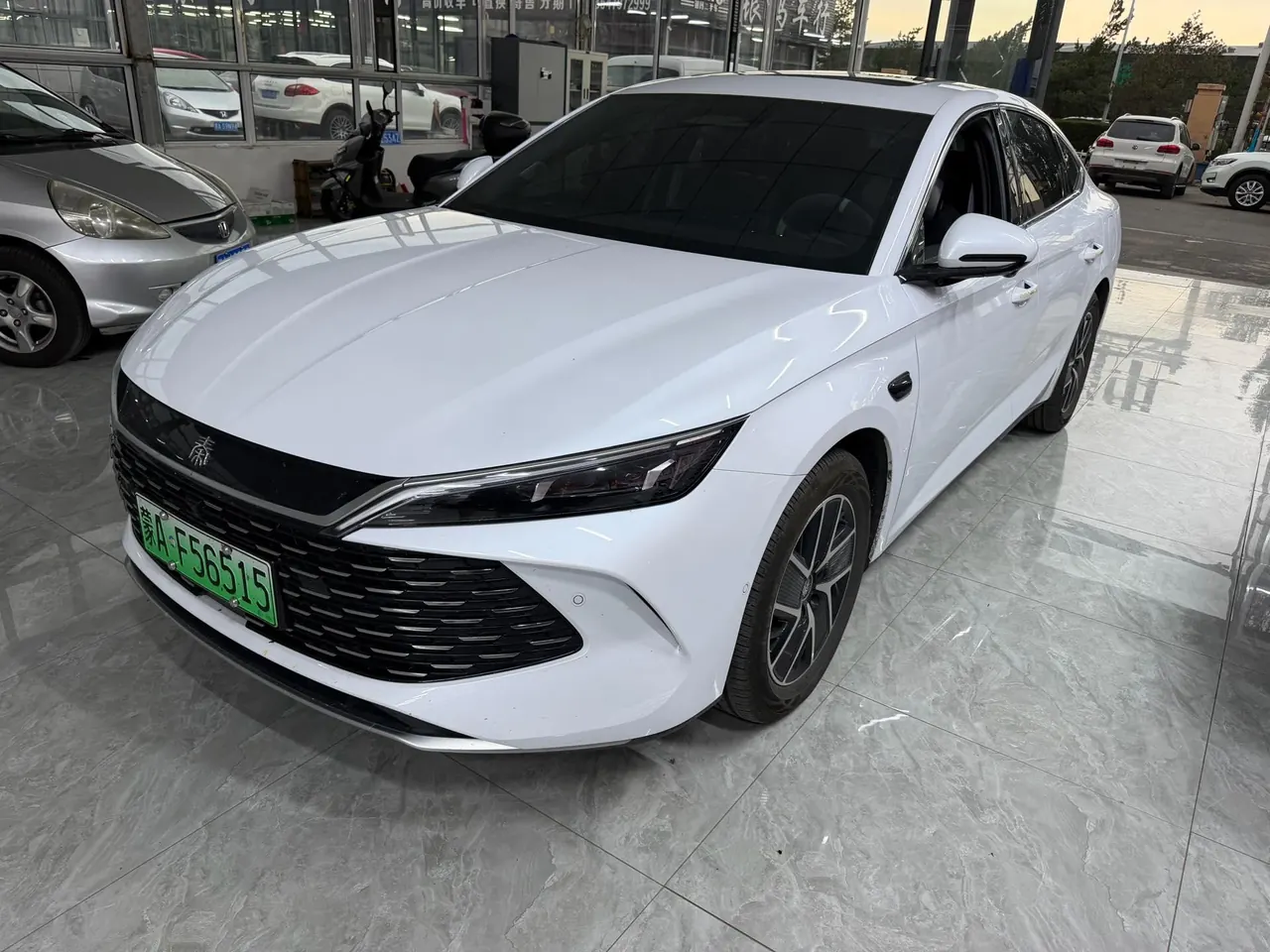 BYD 2024 Qin L DM-i 1.5 stepless 120KM Exceed automatic gear - View 1