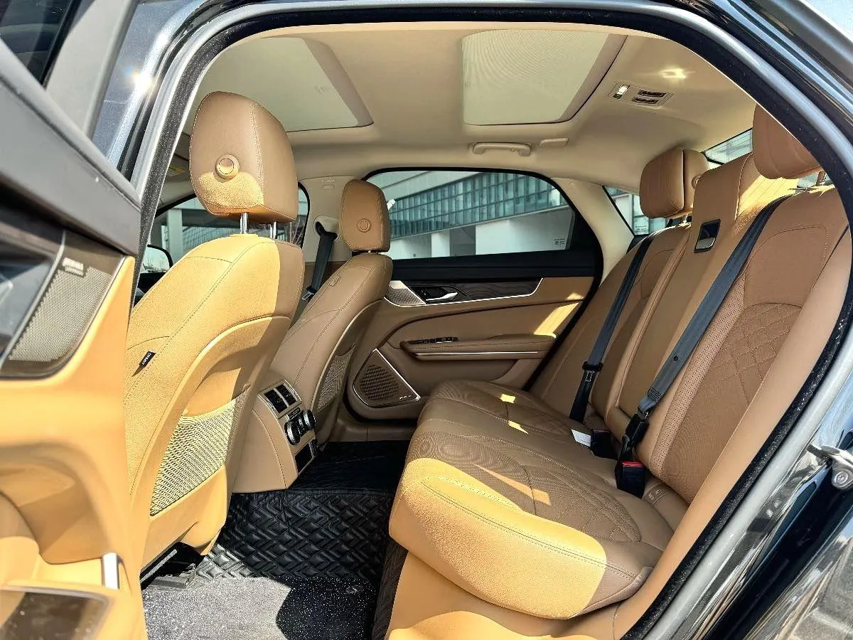 Jaguar 2024 XFL 2.0T P 12500.00g Drive Enjoy Deluxe Edition Automatic Gear 3