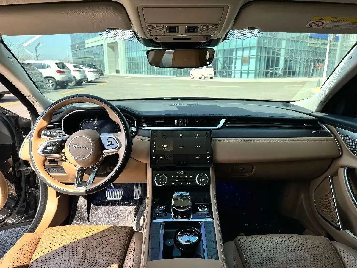 Jaguar 2024 XFL 2.0T P 12500.00g Drive Enjoy Deluxe Edition Automatic Gear 4
