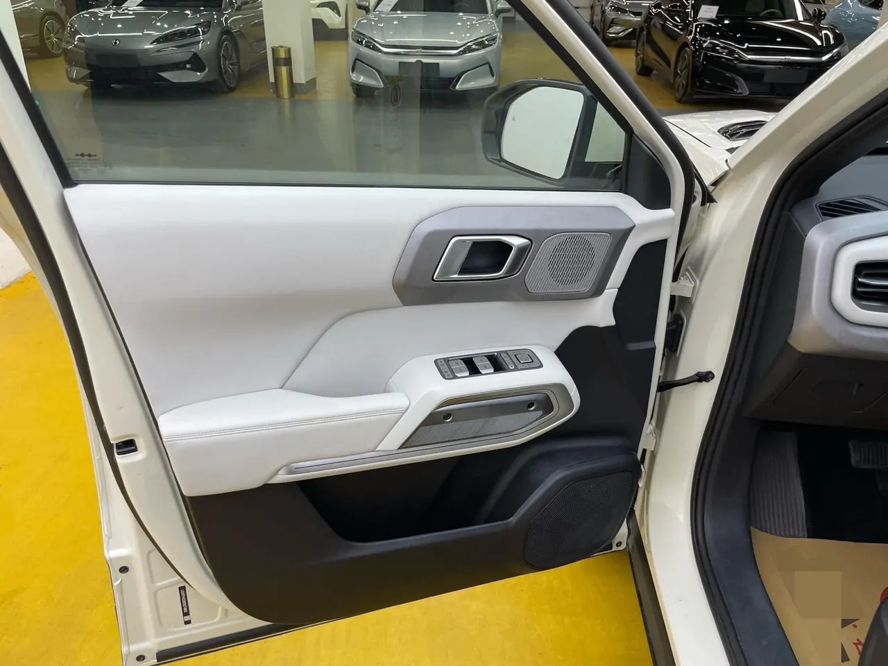 FangChengBao 2025 model Titanium 3, 501km range, four-wheel-drive intelligent driving Max version, automatic transmission 3