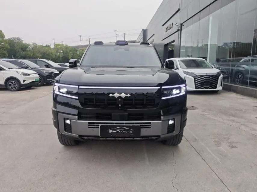 FangChengBao 2025 Leopard 8 2.0T Stepless Zhiyong Flagship Edition 7-seat Automatic Gear 2