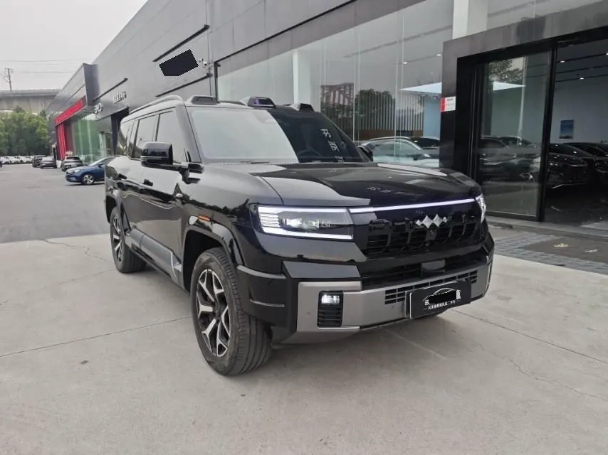 FangChengBao 2025 Leopard 8 2.0T Stepless Zhiyong Flagship Edition 7-seat Automatic Gear 3