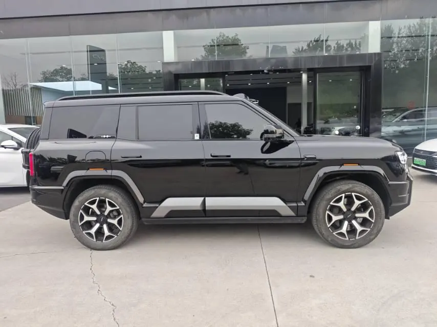 FangChengBao 2025 Leopard 8 2.0T Stepless Zhiyong Flagship Edition 7-seat Automatic Gear 4