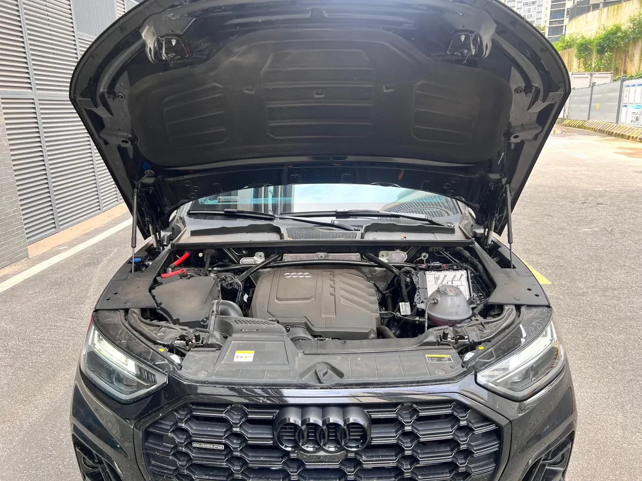 Audi 2025 Q5L 2.0TFSI 40TFSI 45th Anniversary Collection Edition Quattro Deluxe Dynamic Automatic 9