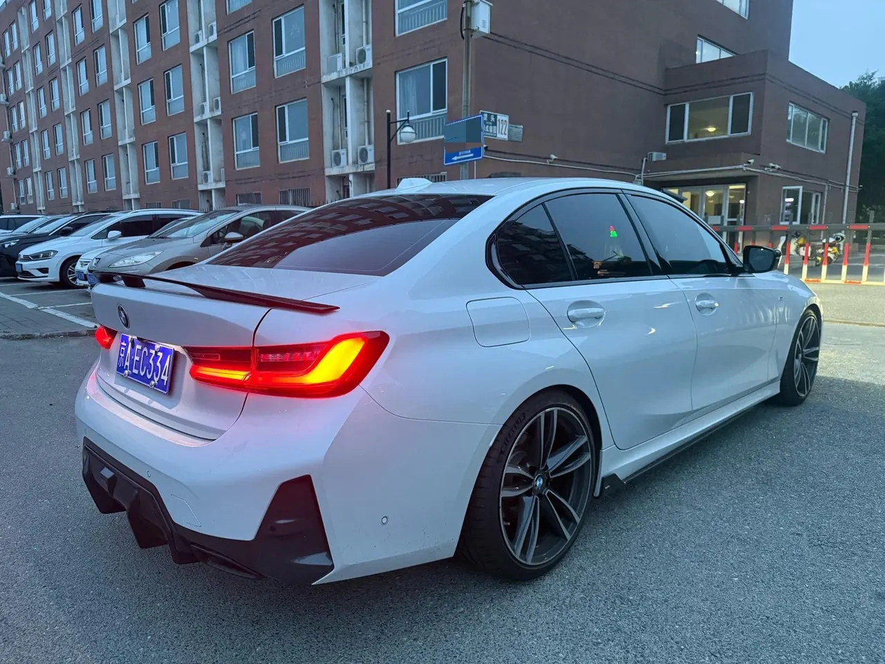 BMW 3 Series 2024 325i 2.0T M Sports Obsidian Night Suit Automatic Gear 6