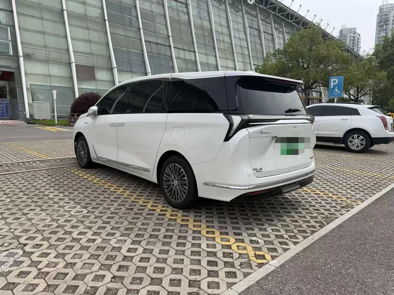 Buick 2024 GL8 Lu Zun PHEV 1.5T Luxury Edition 7-seat Automatic Gear 3