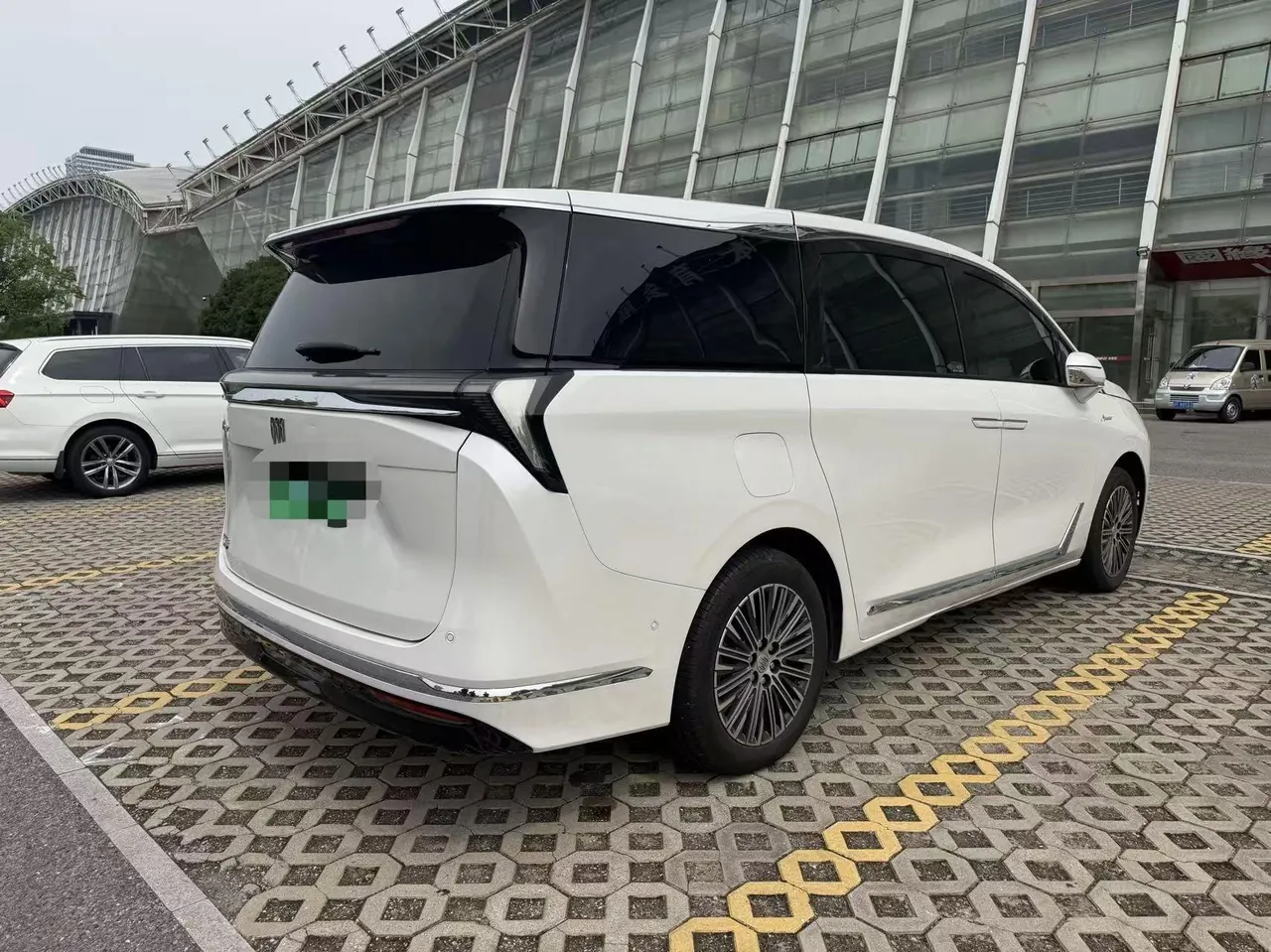 Buick 2024 GL8 Lu Zun PHEV 1.5T Luxury Edition 7-seat Automatic Gear 4