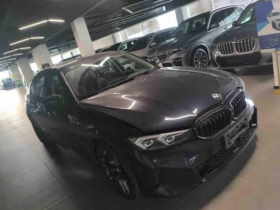 BMW 3 Series 2025 330Li 2.0T M Sports Obsidian Night Suit Automatic Gear 2