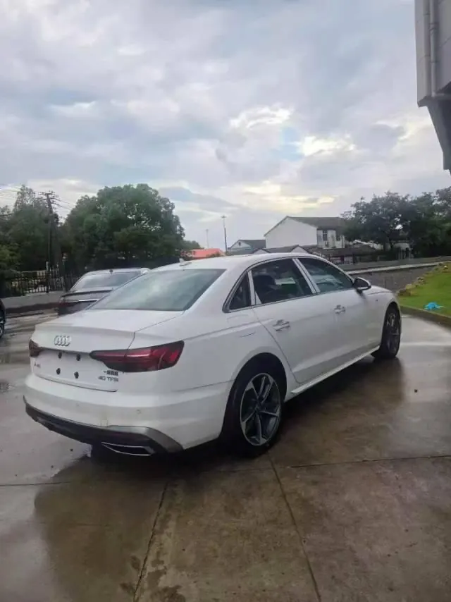 Audi 2025 A4L 2.0TFSI 40TFSI 2 million‑vehicle celebration edition, luxury sporty model, automatic transmission 3