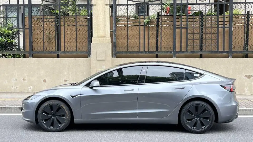 Tesla 2025 Model 3 Rear-Wheel-Drive Edition (facelift) Automatic Transmission 3