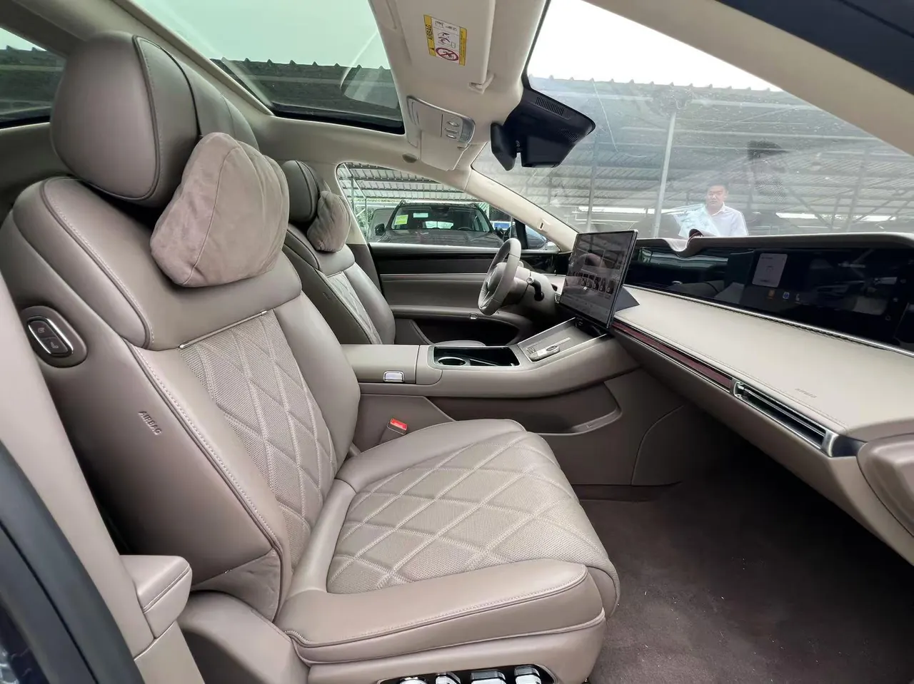 Luxeed 2026 S9 Ultra Rear Drive 53kWh Automatic 4