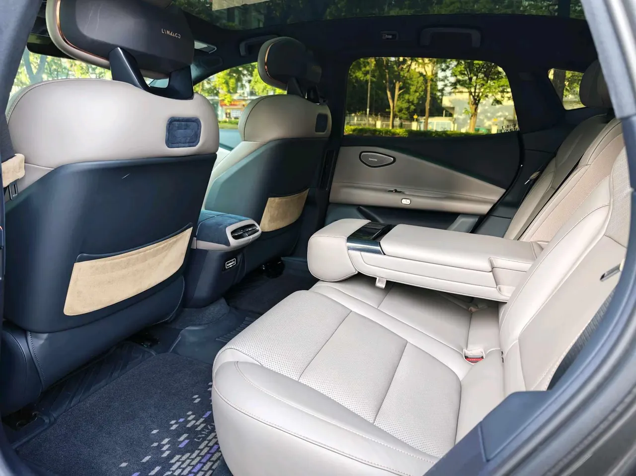 LYNK&amp;CO 2024 LYNK&amp;CO Z10 95kWh 702km four-wheel drive intelligent driving Ultra automatic gear 6
