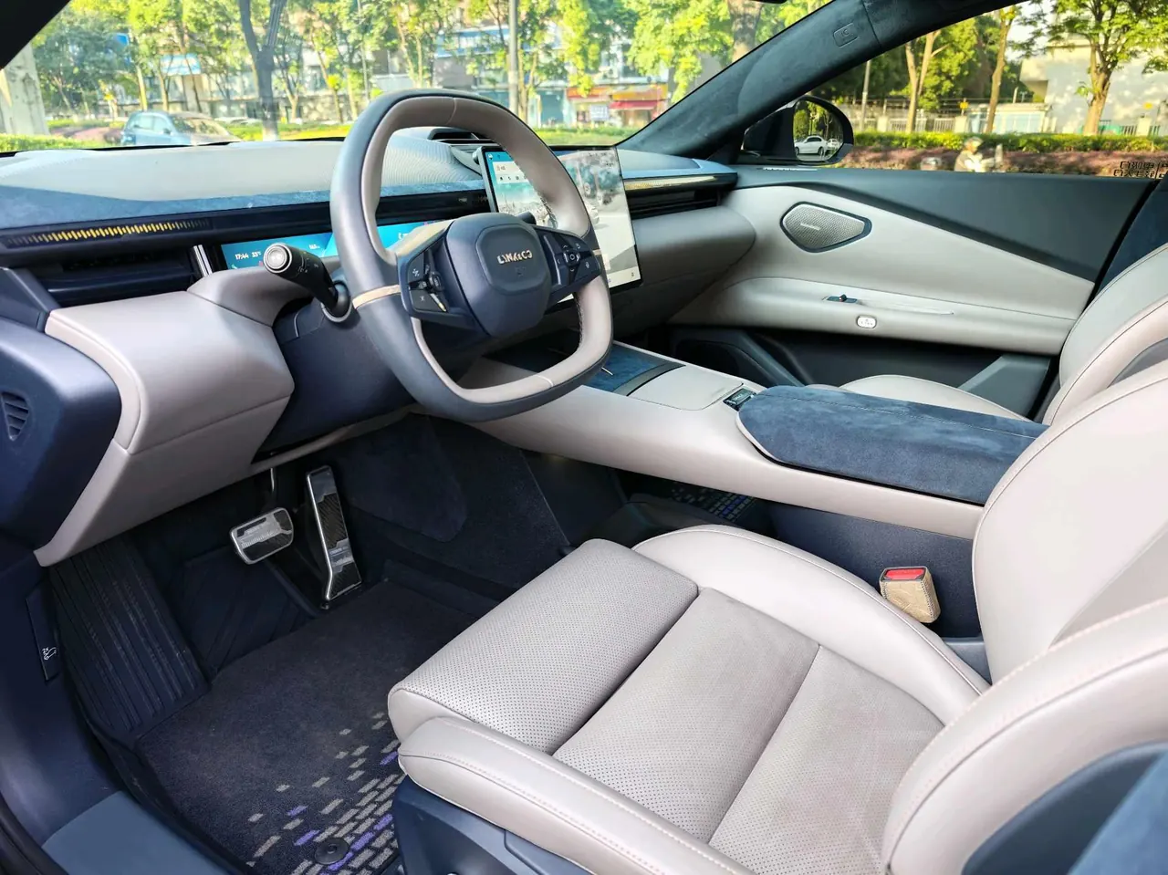 LYNK&amp;CO 2024 LYNK&amp;CO Z10 95kWh 702km four-wheel drive intelligent driving Ultra automatic gear 8