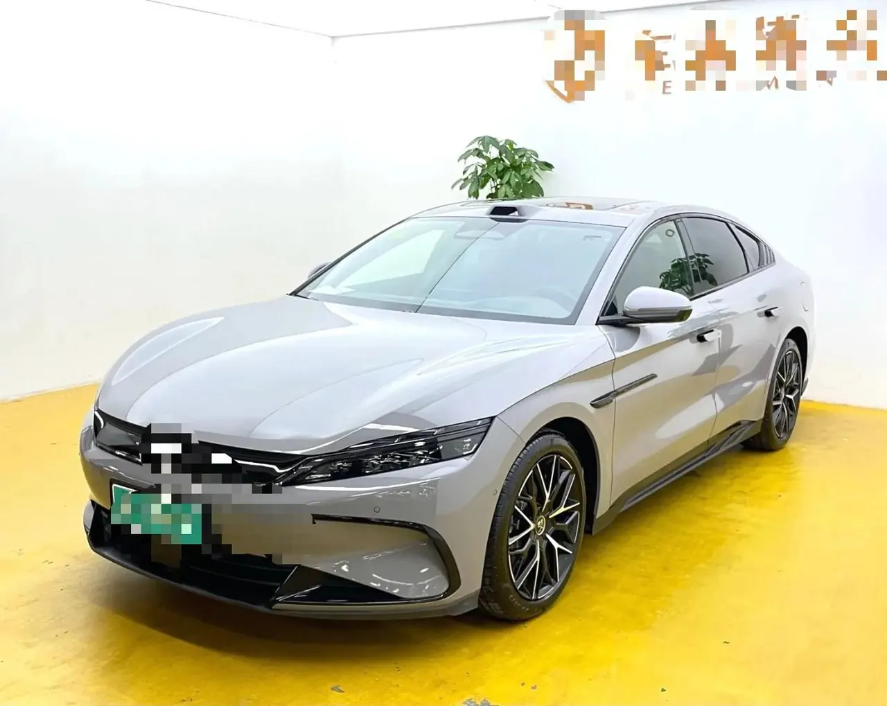 BYD 2025 Han DM-i 1.5T CVT 125km Flagship Automatic - View 1