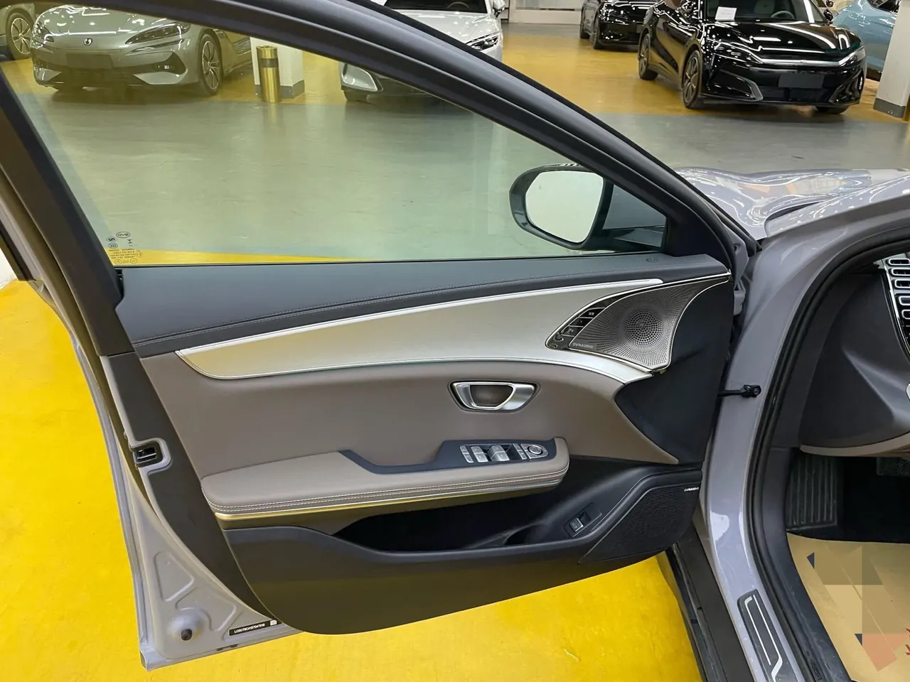 BYD 2025 Han DM-i 1.5T CVT 125km Flagship Automatic 3
