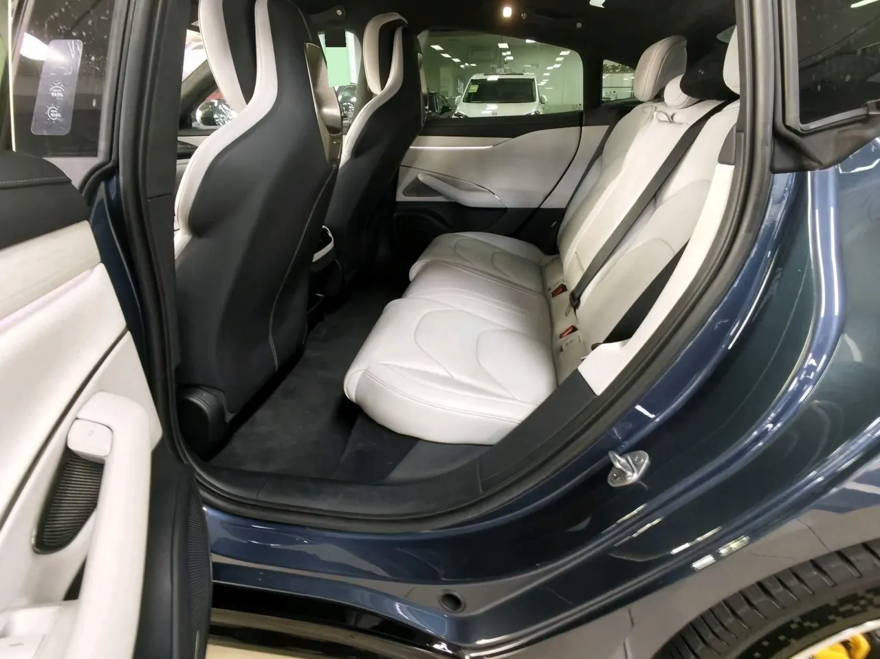 MI 2024 SU 7 750km Four-wheel Drive Max Founding Edition Automatic Gear 8