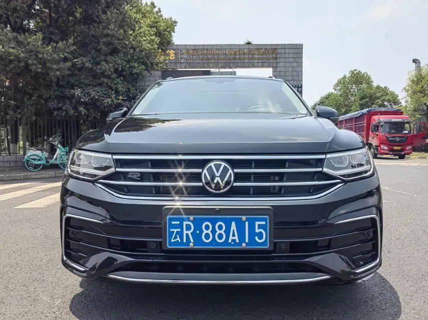 Volkswagen 2022 Tiguan L R-Line 2.0TSI 330TSI Two-Drive R-Line Overdrive Automatic Gear 2