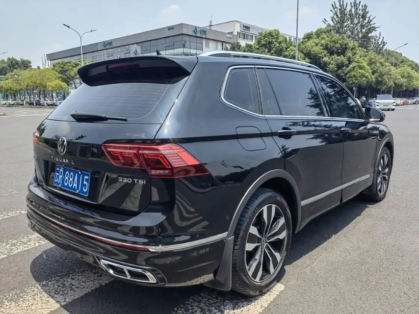 Volkswagen 2022 Tiguan L R-Line 2.0TSI 330TSI Two-Drive R-Line Overdrive Automatic Gear 4