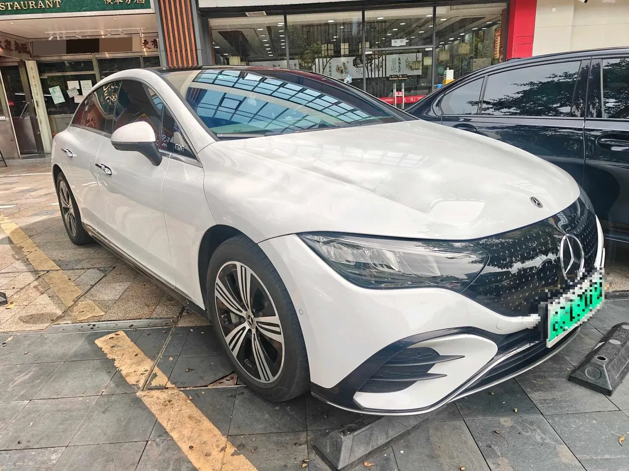 Mercedes Benz 2022 EQE 350 EQE 350 Deluxe Edition Automatic 3