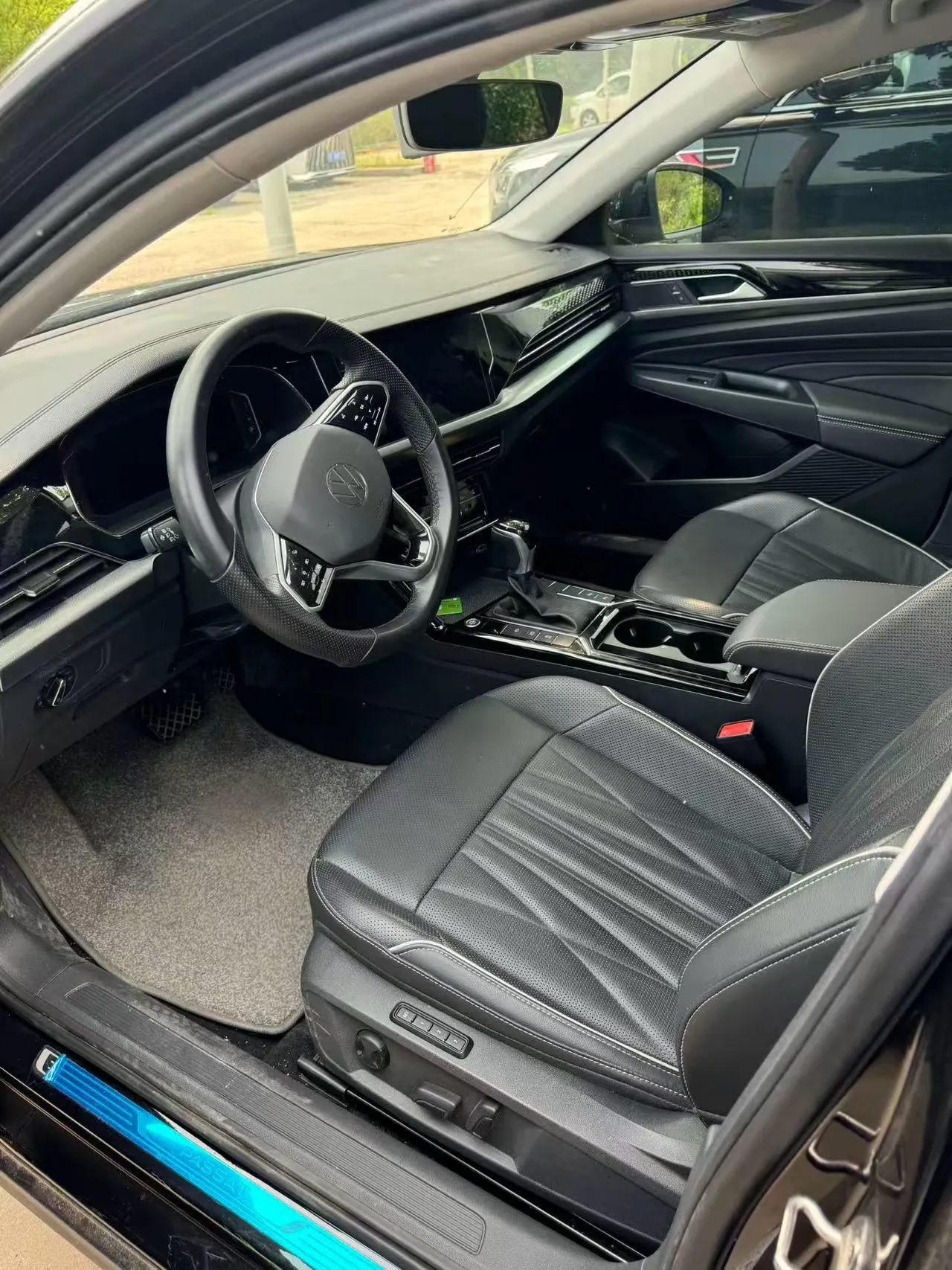 Volkswagen 2022 Passat 2.0TSI 380TSI Deluxe Edition Automatic 3
