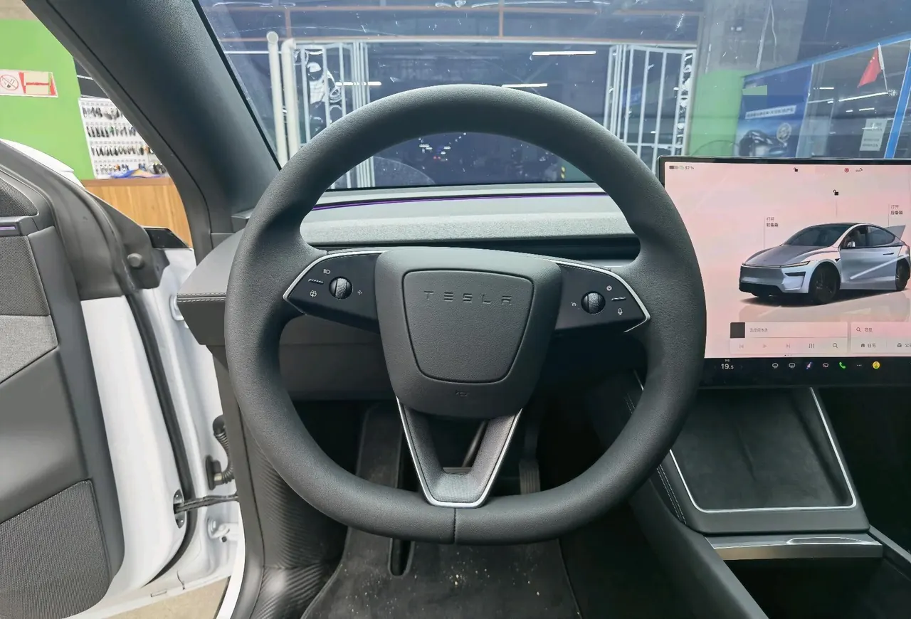 Tesla 2026 Model Y Rear-Wheel-Drive Automatic 10
