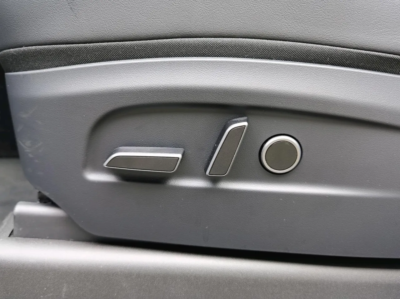 Tesla 2026 Model Y Rear-Wheel-Drive Automatic 11