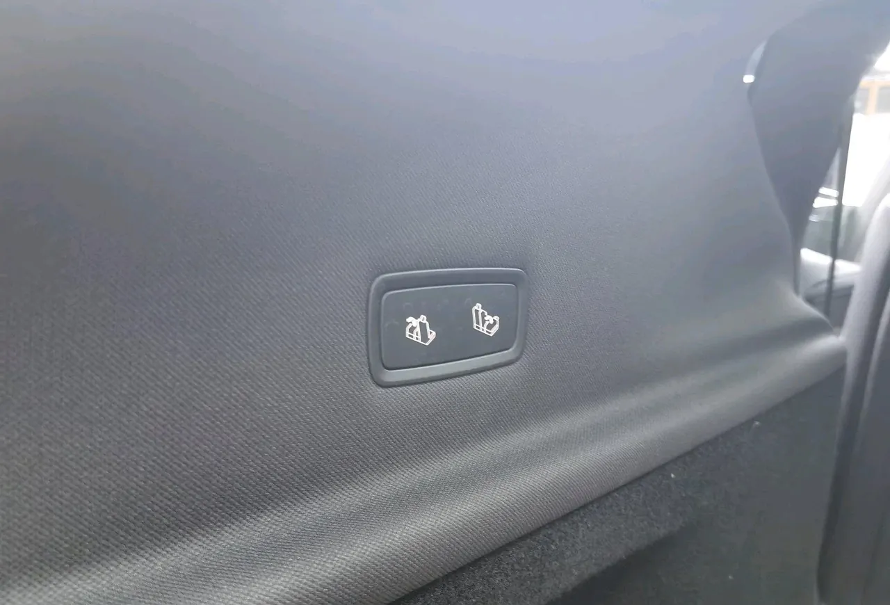 Tesla 2026 Model Y Rear-Wheel-Drive Automatic 13